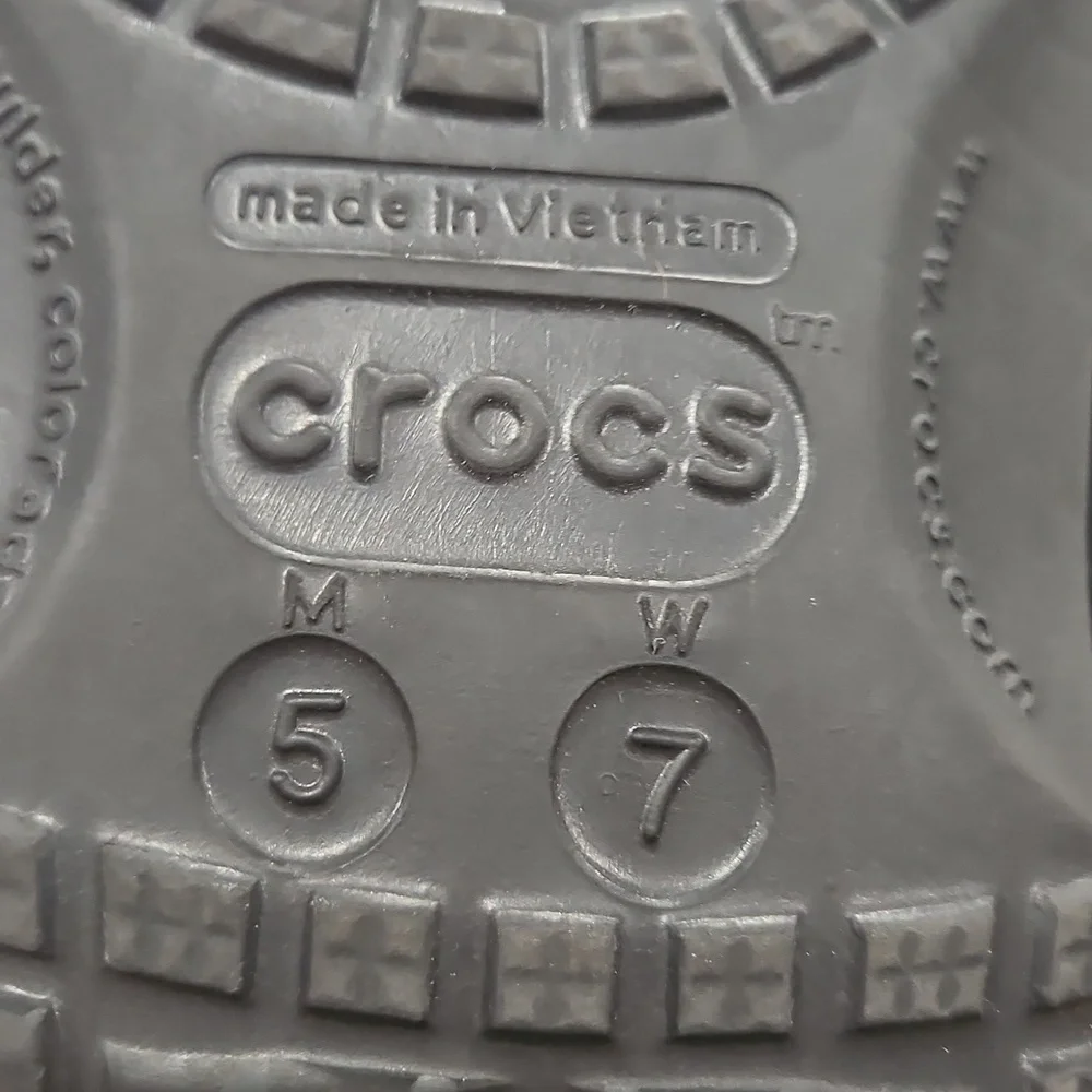 CROCS new never